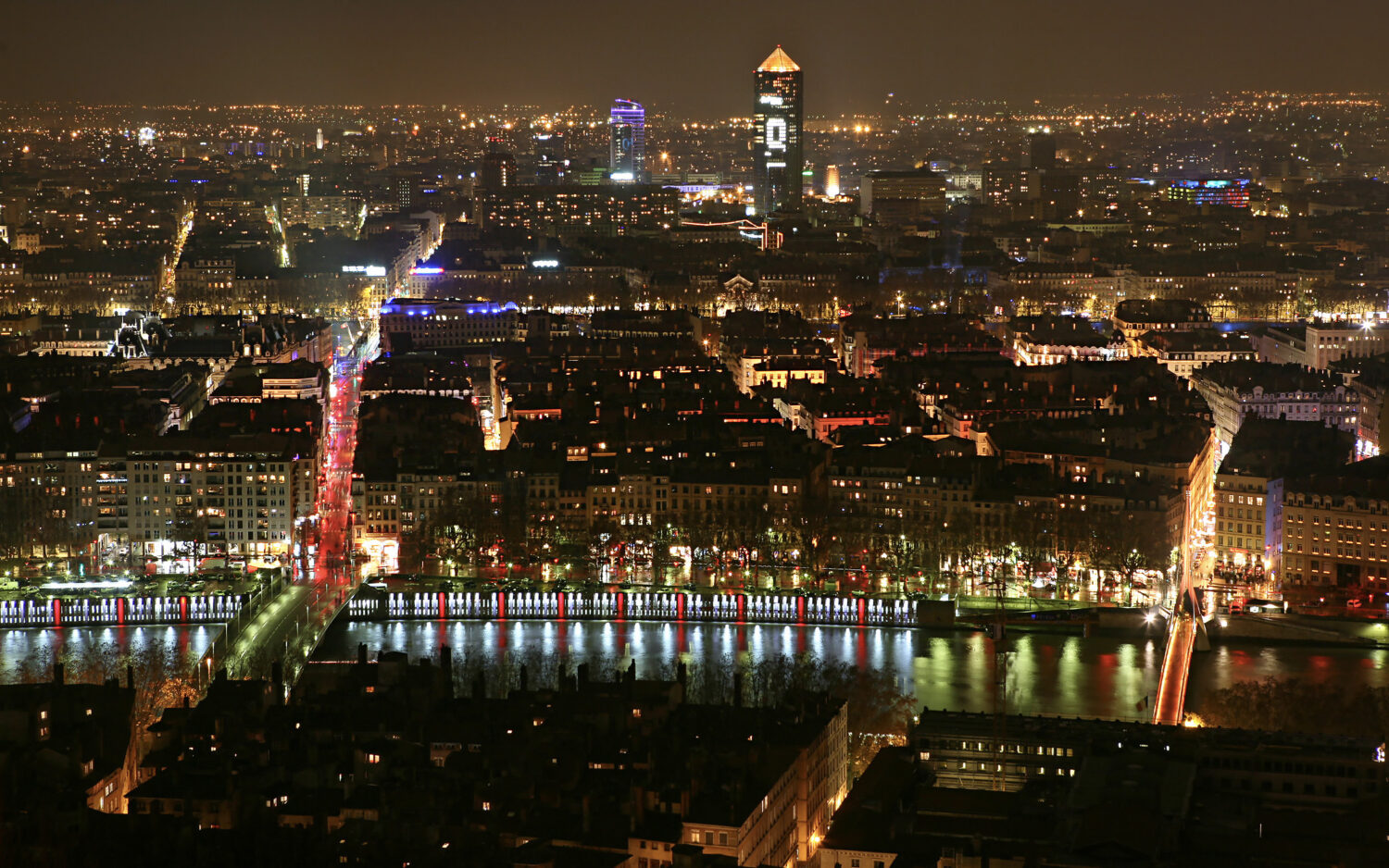 vue générale nocturne de Lyon France